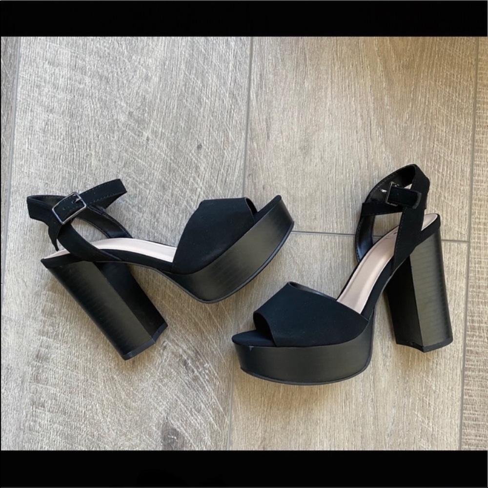 Delicious Demand Platform Heel in Black